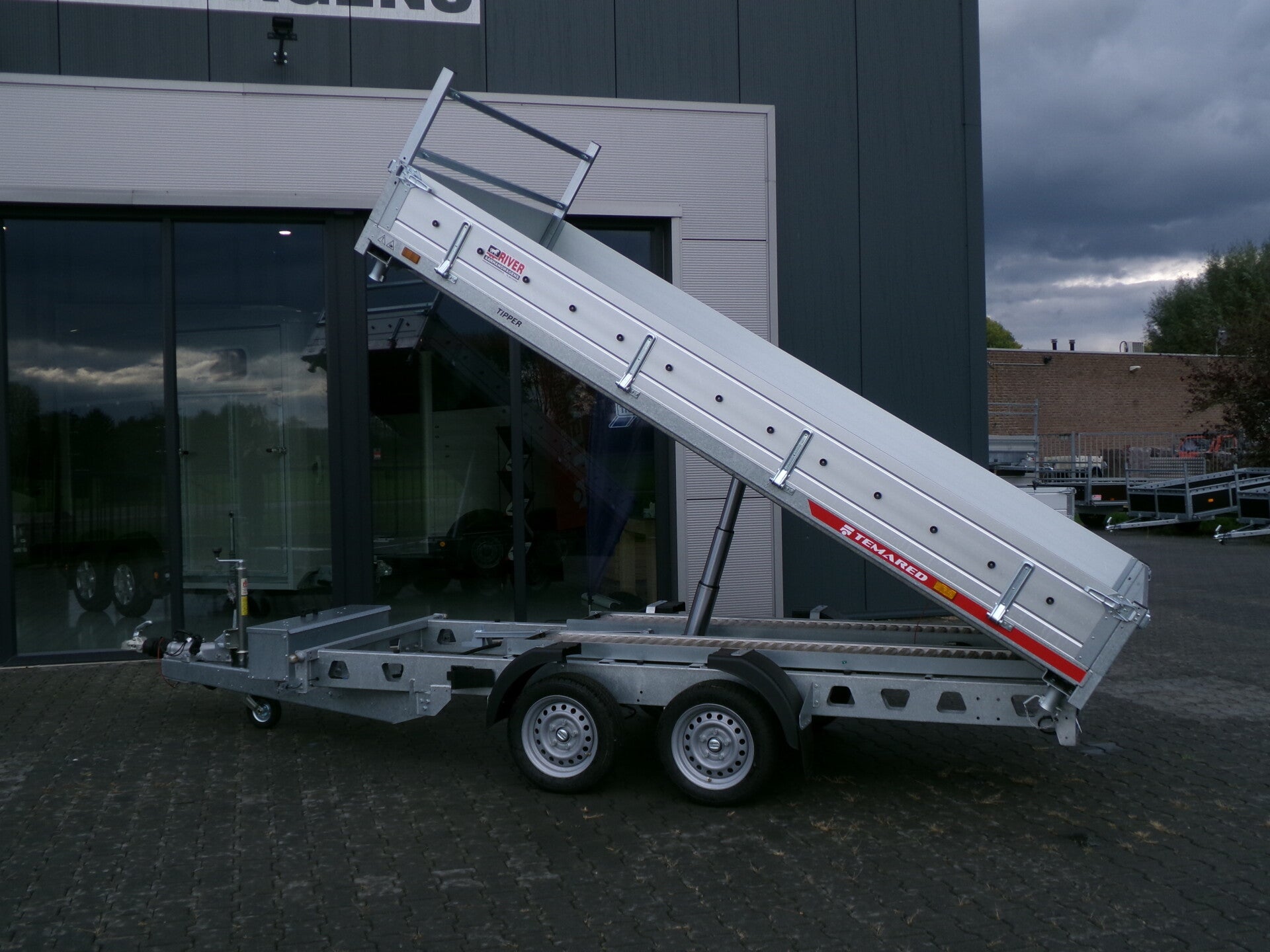 TEMARED 3 zijdige Elektrische kipper 365x170 3500KG