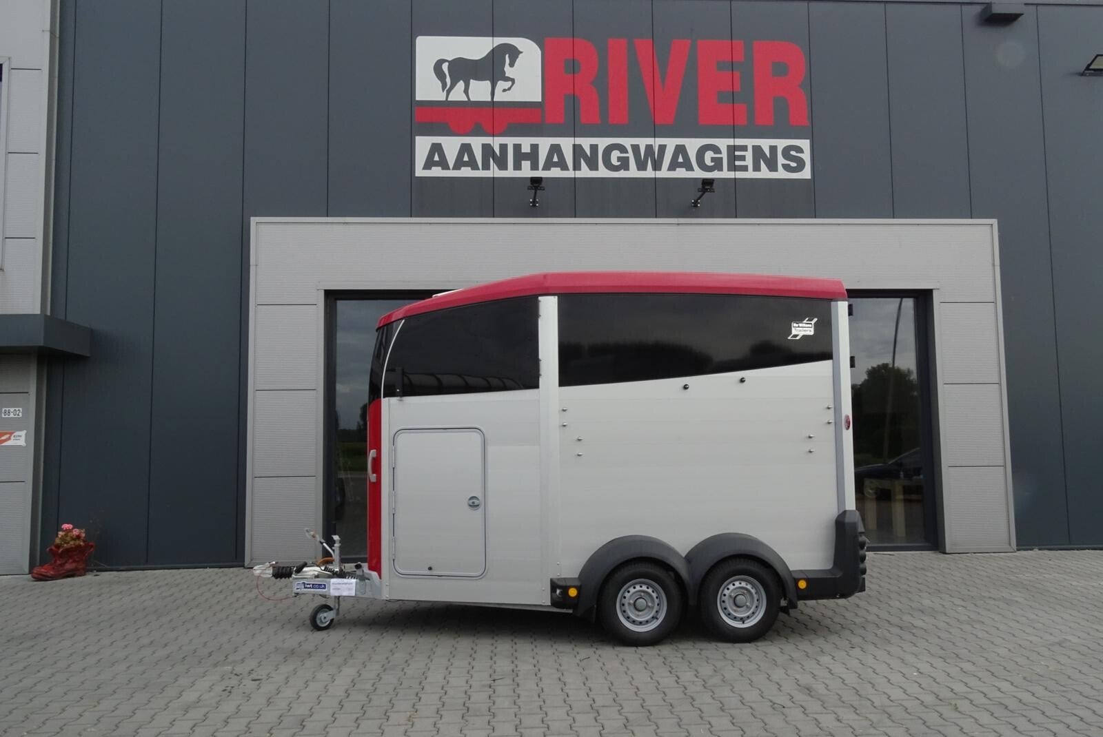 Ifor Williams HBX511 2 paards paardentrailer met zadelkamer