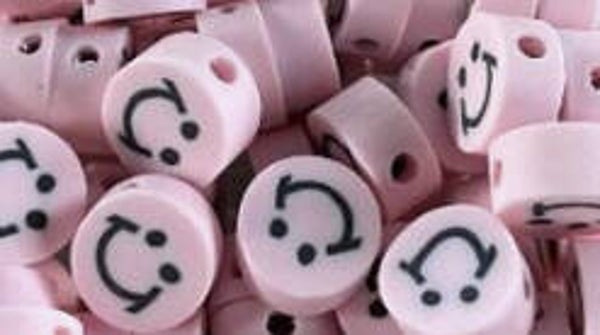 Roze smiley kralen