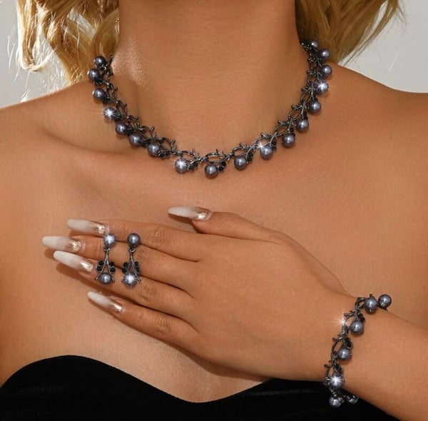 Noir Pearl Set