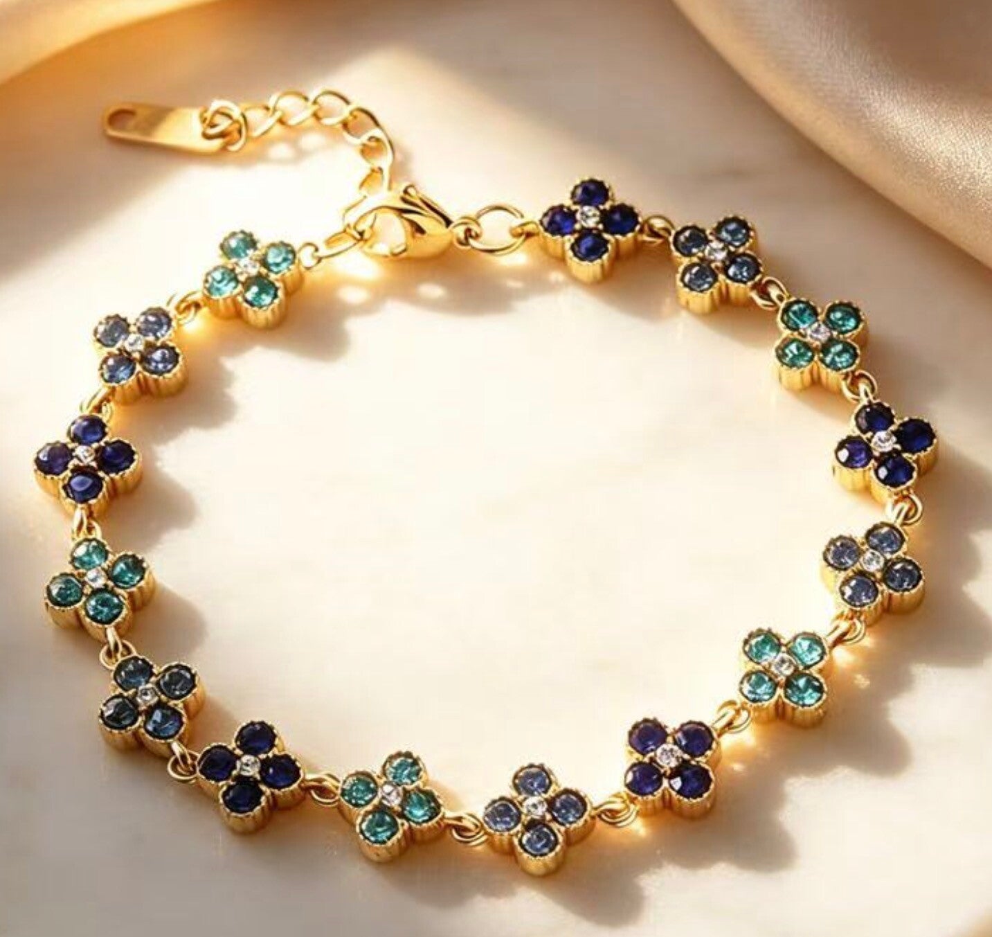 Sapphire Bloom Armband