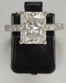 Moissanite Maat 5.5