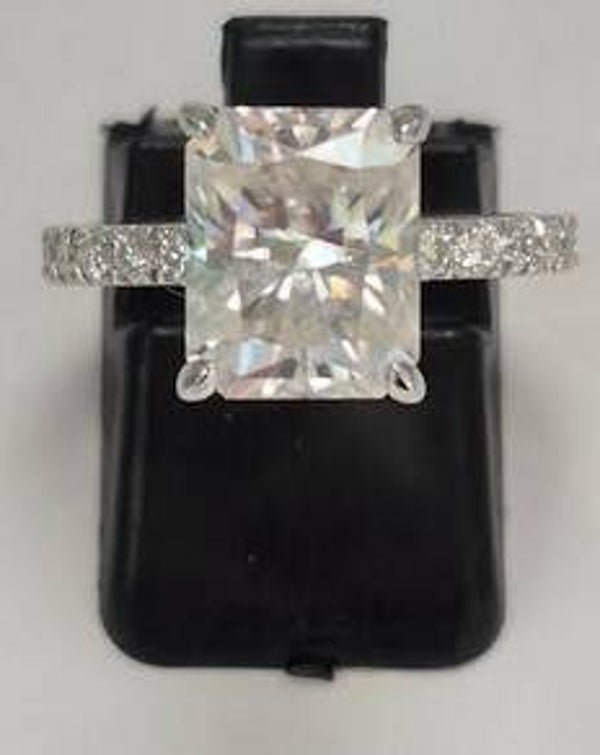 Moissanite Maat 5.5