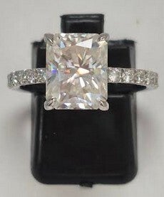 Moissanite Maat 7.5