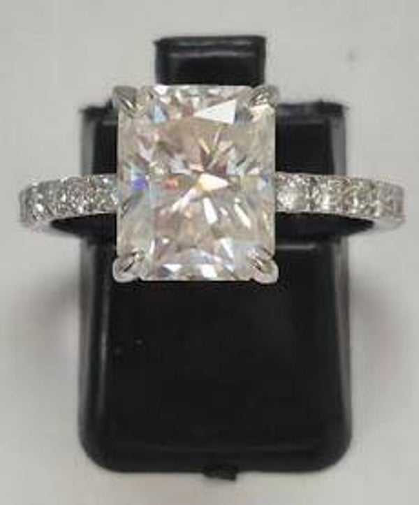 Moissanite Maat 7.5
