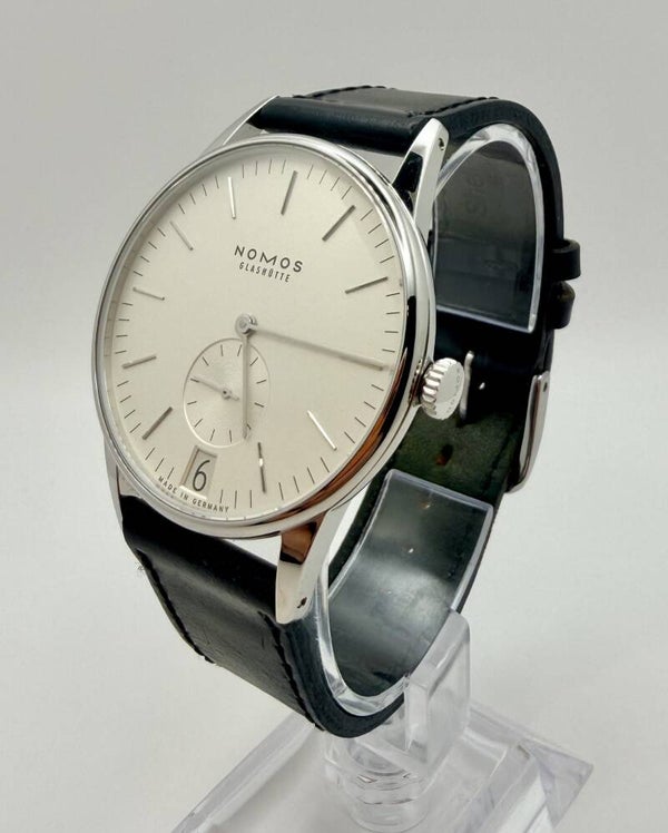 Nomos Orion 38 Datum Weiss Glasboden