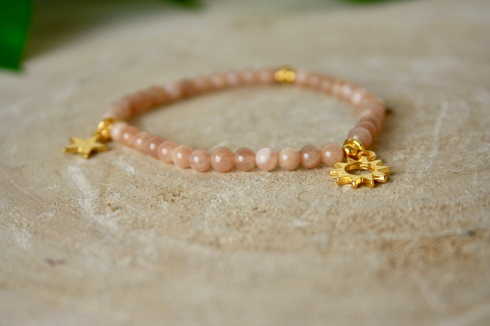 Armband Zonnesteen met zon, maan & ster – 6mm kralen