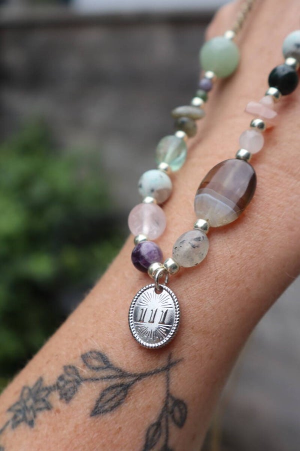 Handgemaakte Macramé Ketting met Edelstenen - Intuition & 111