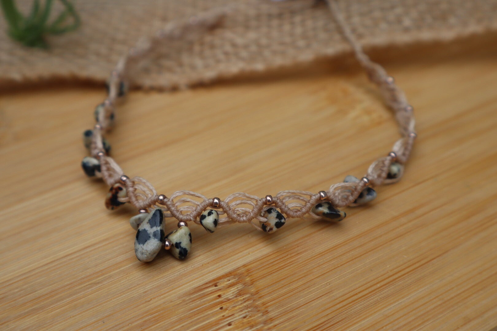 Handgemaaakte Macramé Ketting Dalmatiër Jaspis