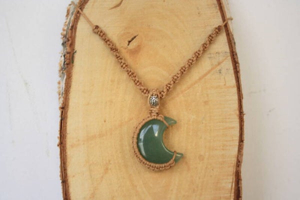 Macramé hanger in maanvorm met Groene Aventurijn