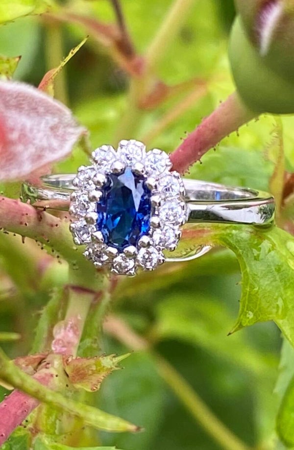 Ring saphirblau oval