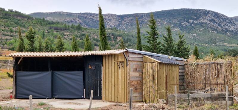 Franserustpunt met op de achtergrond de Mont Tauch, geweldige klim