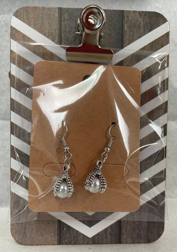 Pearl and Claw Earring - White