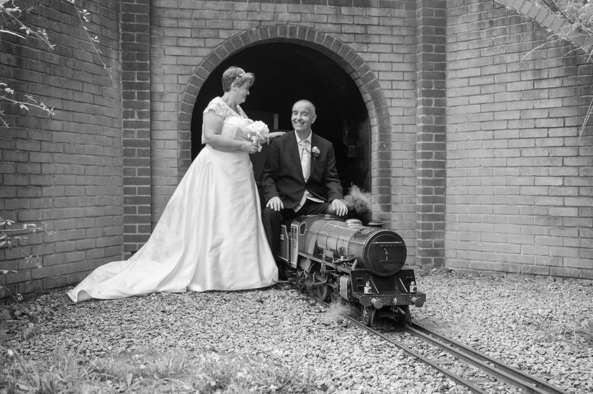 train loving couple wedding photo
