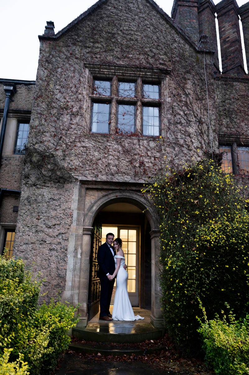 couple photo outside the Quorn hotel