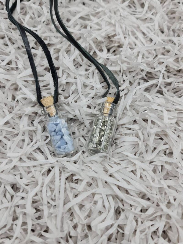 ketting in geluks flesje