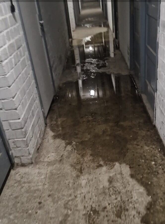 Ondergelopen bergingsgang door waterlekkage - Amsterdam