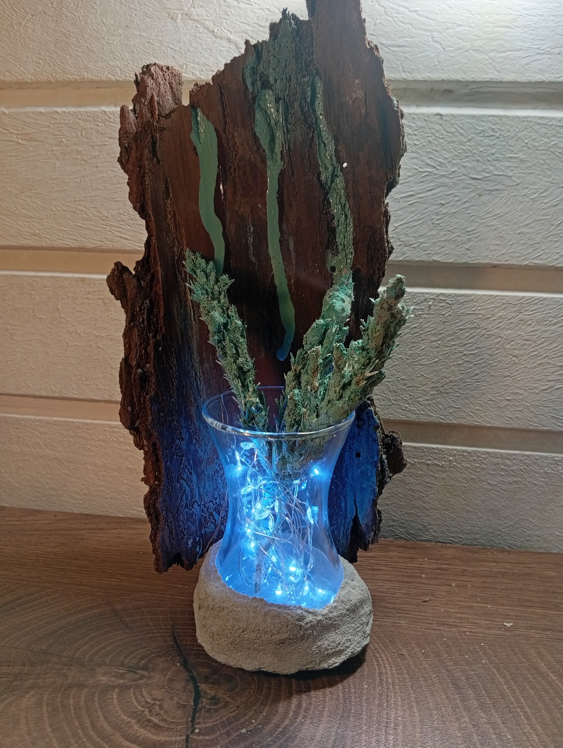 maritime Deko handgemacht, kleine beleuchtete Glasvase mit Naturmaterialien 