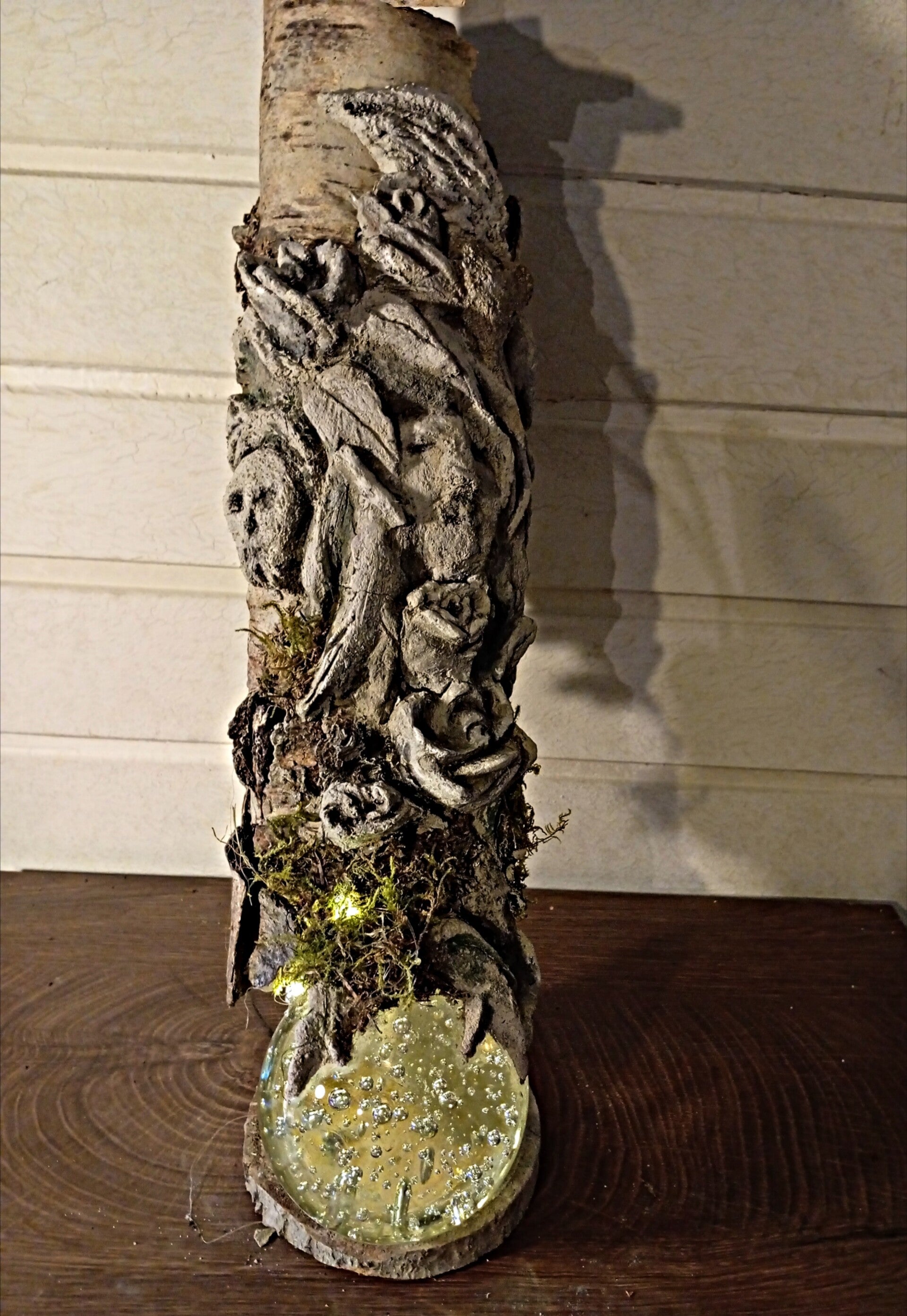 Künstlerische Skulptur aus Beton, mit Glas, Holz und Moos, Betonkunst handgeformt, Kunsthandwerk Schneverdingen 