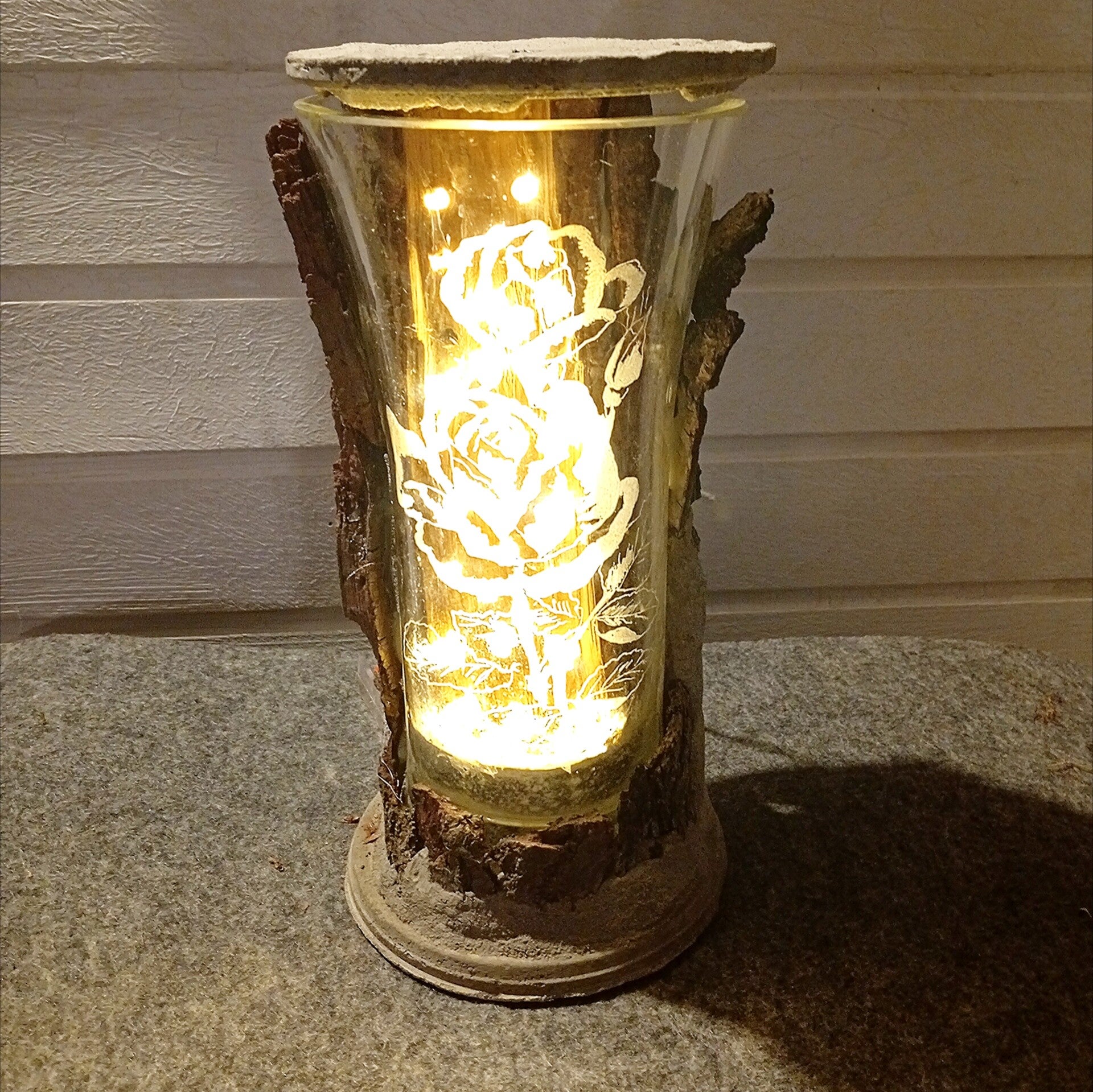 "Rosenlicht" Lichtobjekt aus Glasvase
