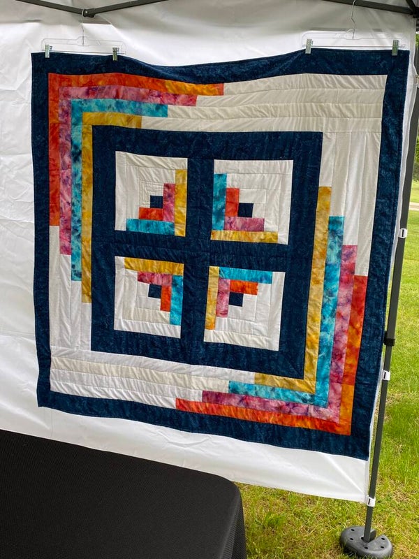 Colorful log cabin quilt