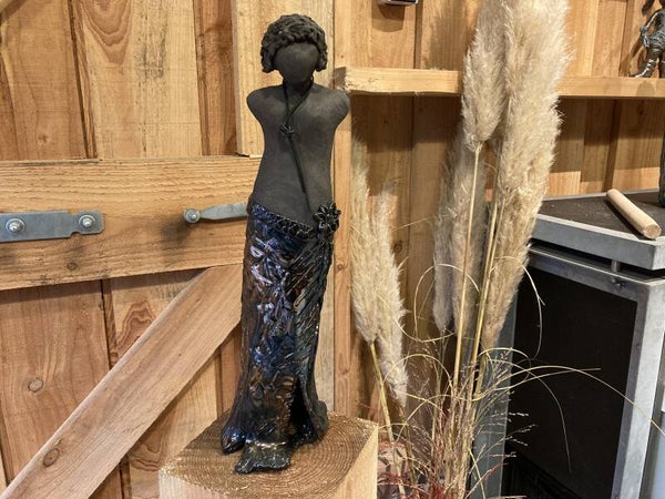 Dame met olievlekrok