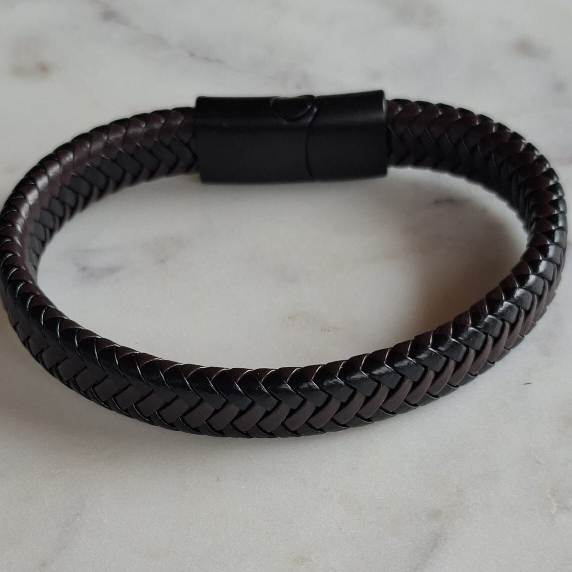 Leren armband met sluiting