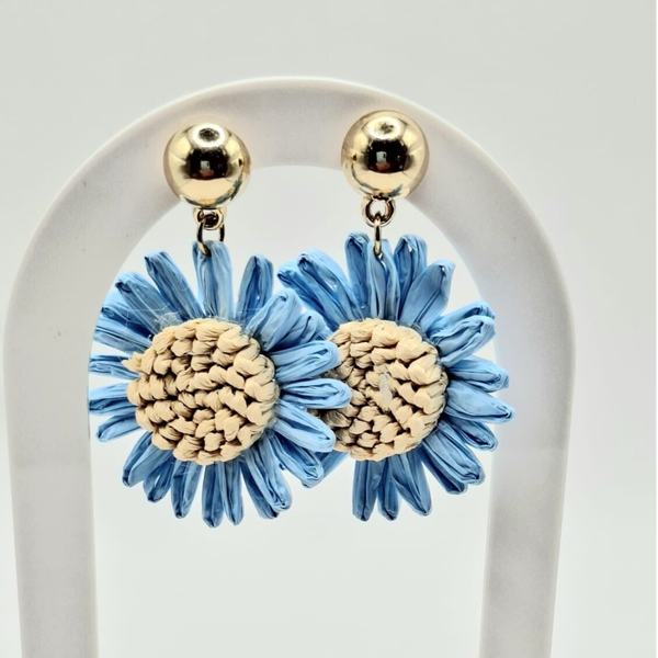 Oorbellen, bloem blauw van natuurlijk materiaal