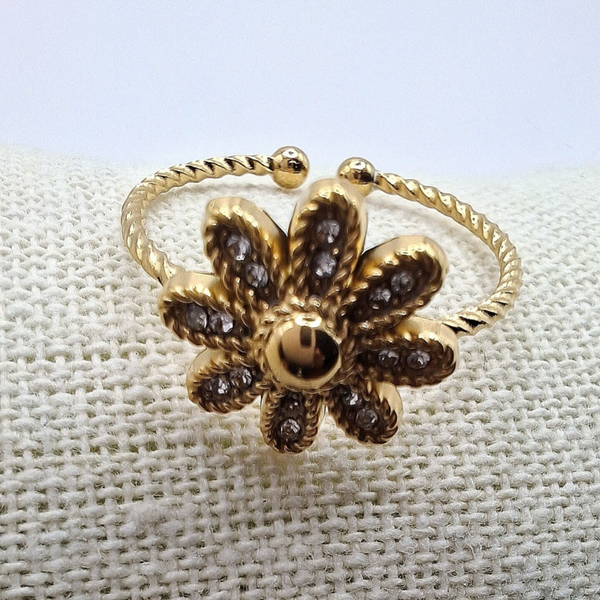 Bloem ring met zirconiasteentjes