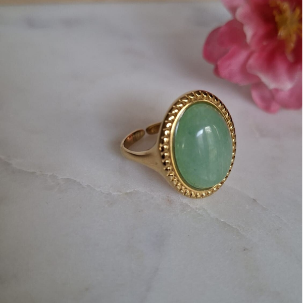 Ring met groene steen
