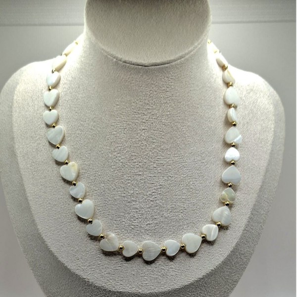 Kralenketting hartjes, parelmoer