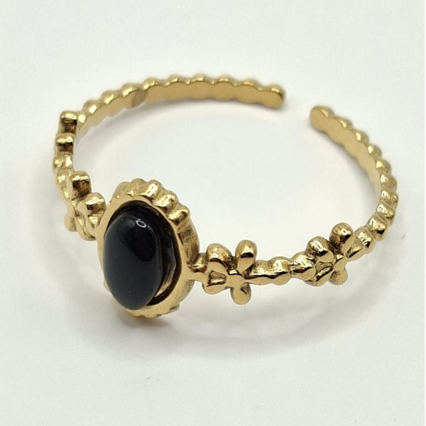 Ring met zwart steentje