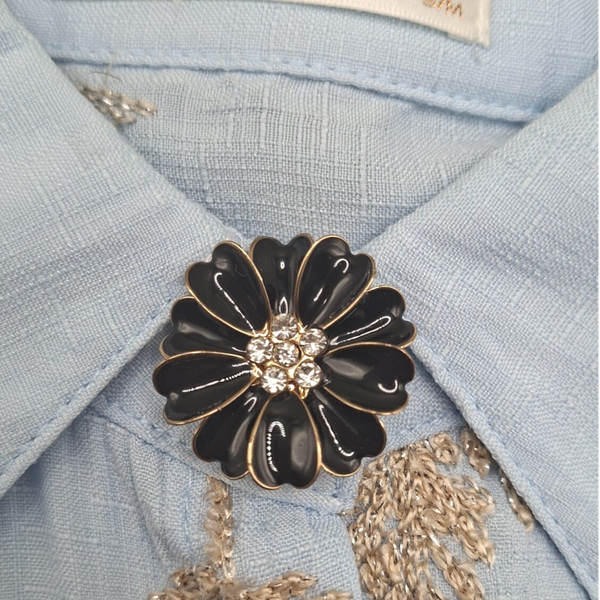 Knoopbutton black flower