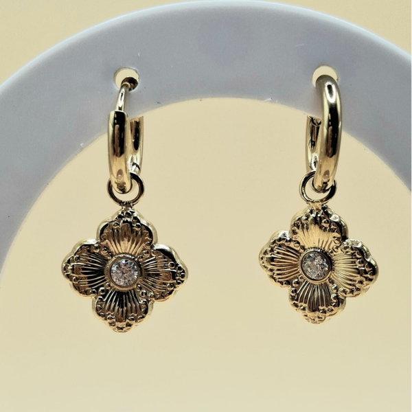 Oorringen met bedeltje/zirconia steentje