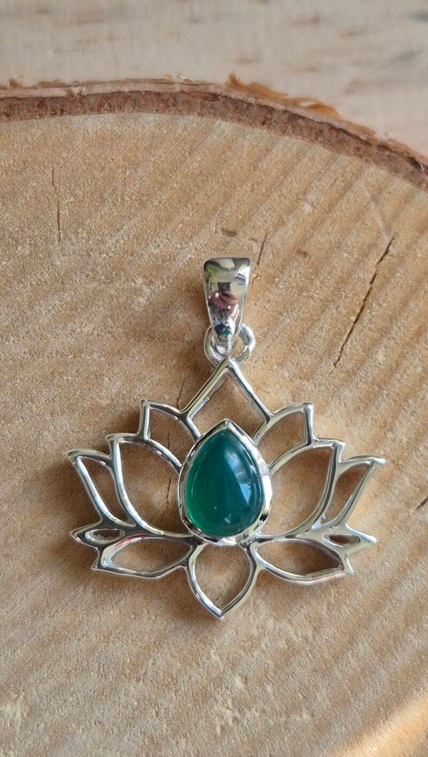 Zilveren kettinghanger Lotusbloem met Groene Onyx