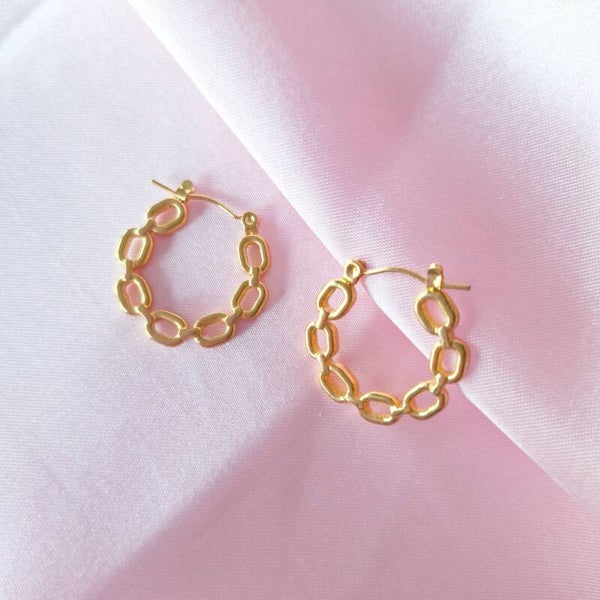 Hoops in , Boss Out