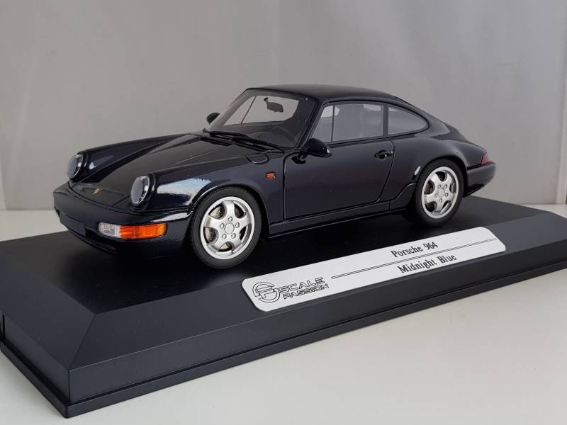 Porsche 964 nachtblauw in 1:18. Dit schaalmodel is op maat gemaakt