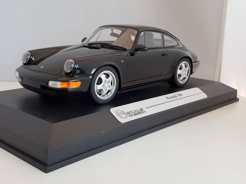 Porsche 964 in lakzwart in 1:18. Dit schaalmodel is op maat gemaakt