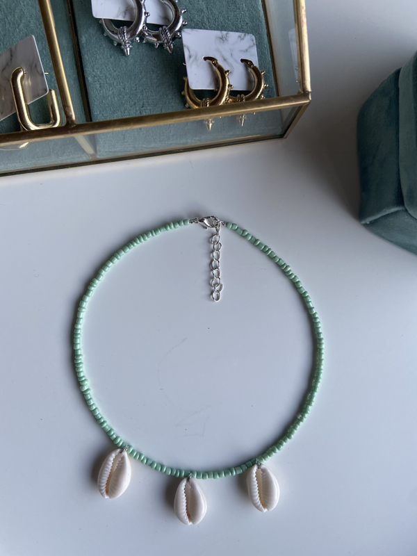 Necklace Tripple Shells