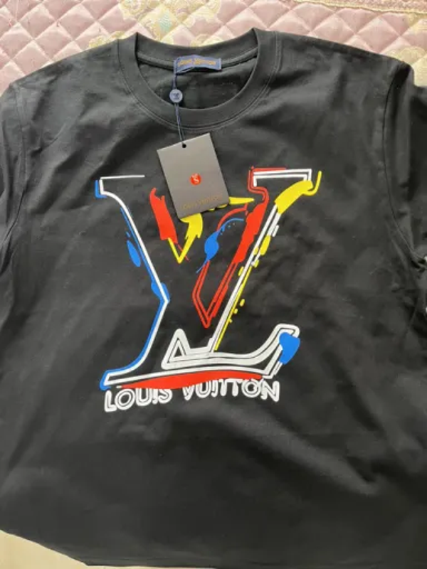 Black lv tee v3