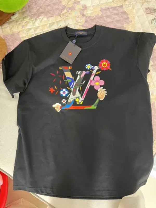 black lv tee v4