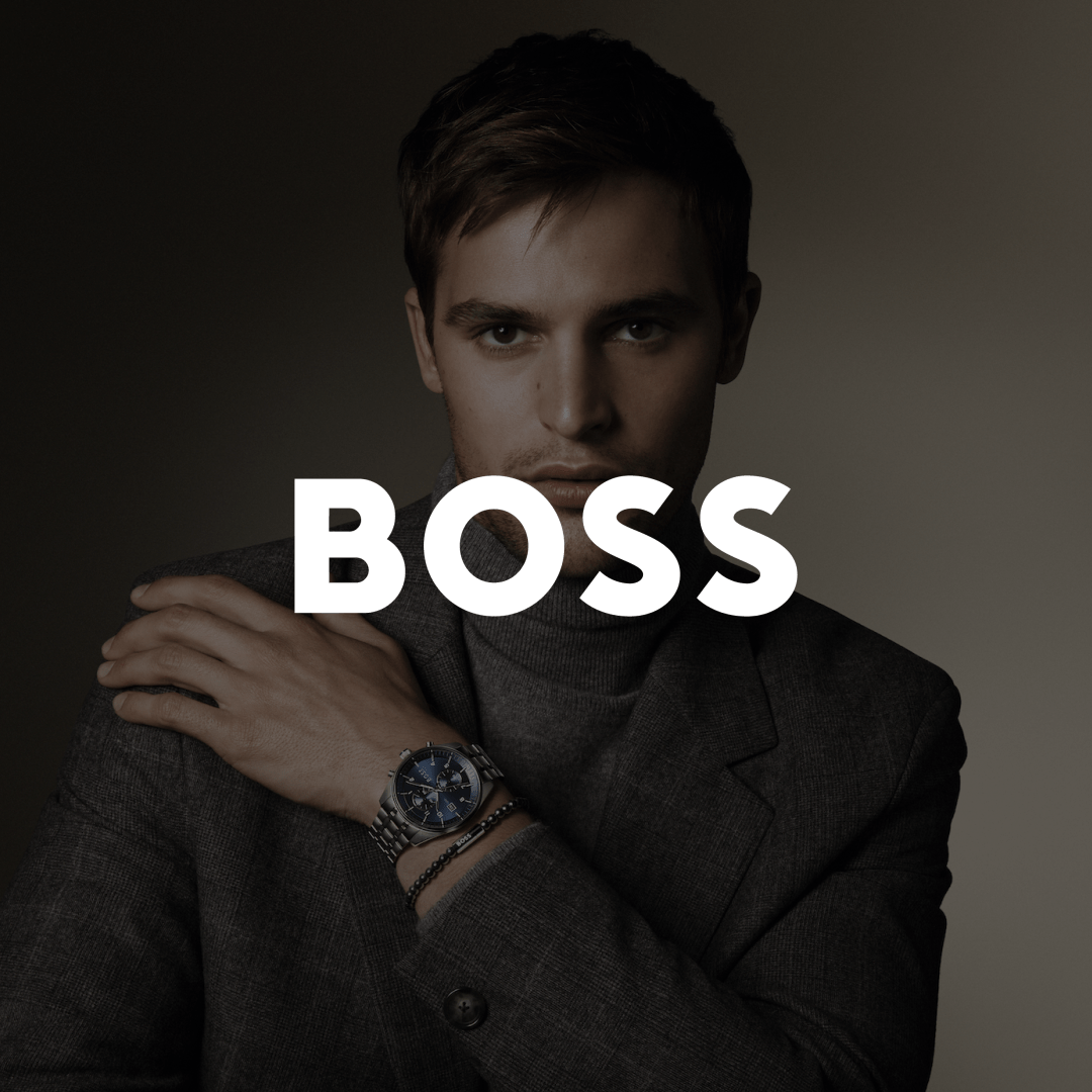 Zilveren BOSS horloge met blauwe wijzerplaat en zwarte accenten