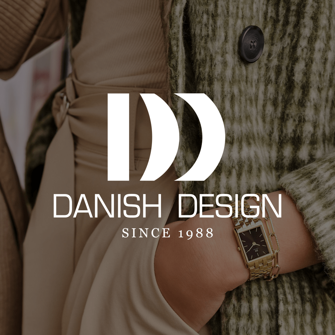 Gouden Danish Design horloge met zwarte wijzerplaat