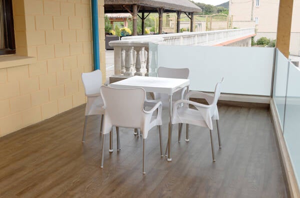 MESA RESINA BLANCO/ALUMINIO GARDENLIFE 70X70 CM 402601