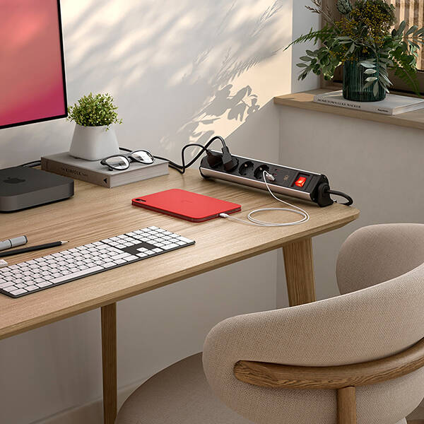 BASE MULT 4T TT + 3USB C/INTERRUP INTEGRADO SIMON 250 V BM526401