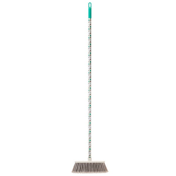 ESCOBA ESSENTIAL GEOM CON PALO VIGAR 130 CM 10198