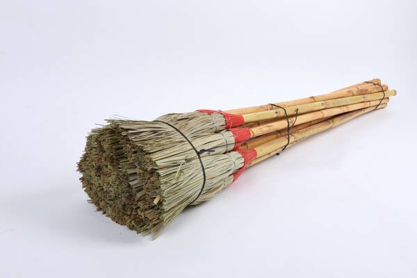 ESCOBA PALMA C/PALO FAURA 132 CM 28011