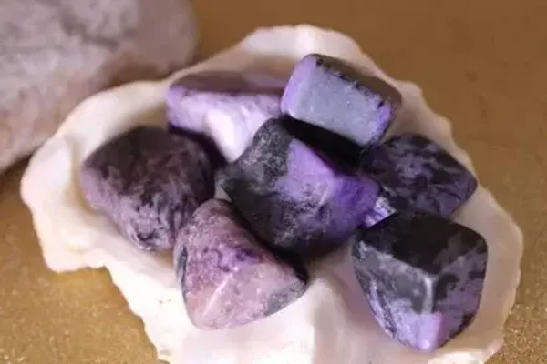 CHAROÏTE Pierre roulée