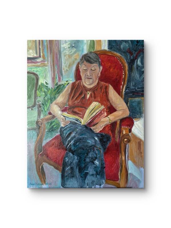Mam lisant dans le salon