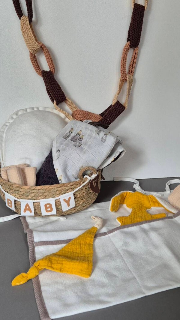 Kraamcadeau pinguïn met okergeel